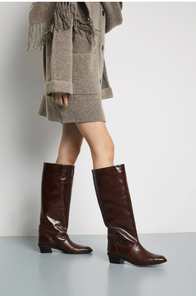 AUGUSTA SARAH BOOT IN CHOCOLATE LEATHER 