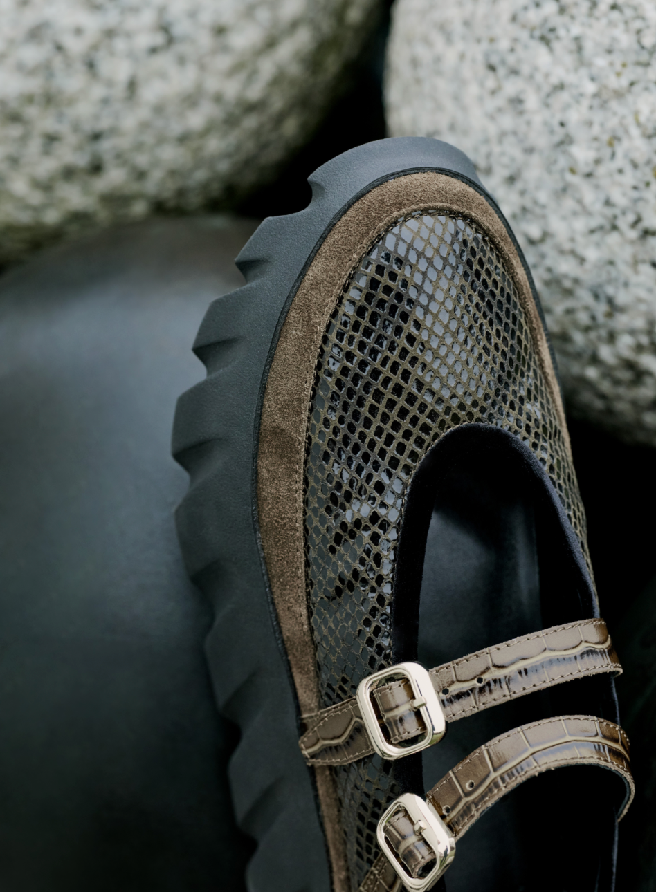 Close up of 4CCCCEES Tura Ballet in Ebony