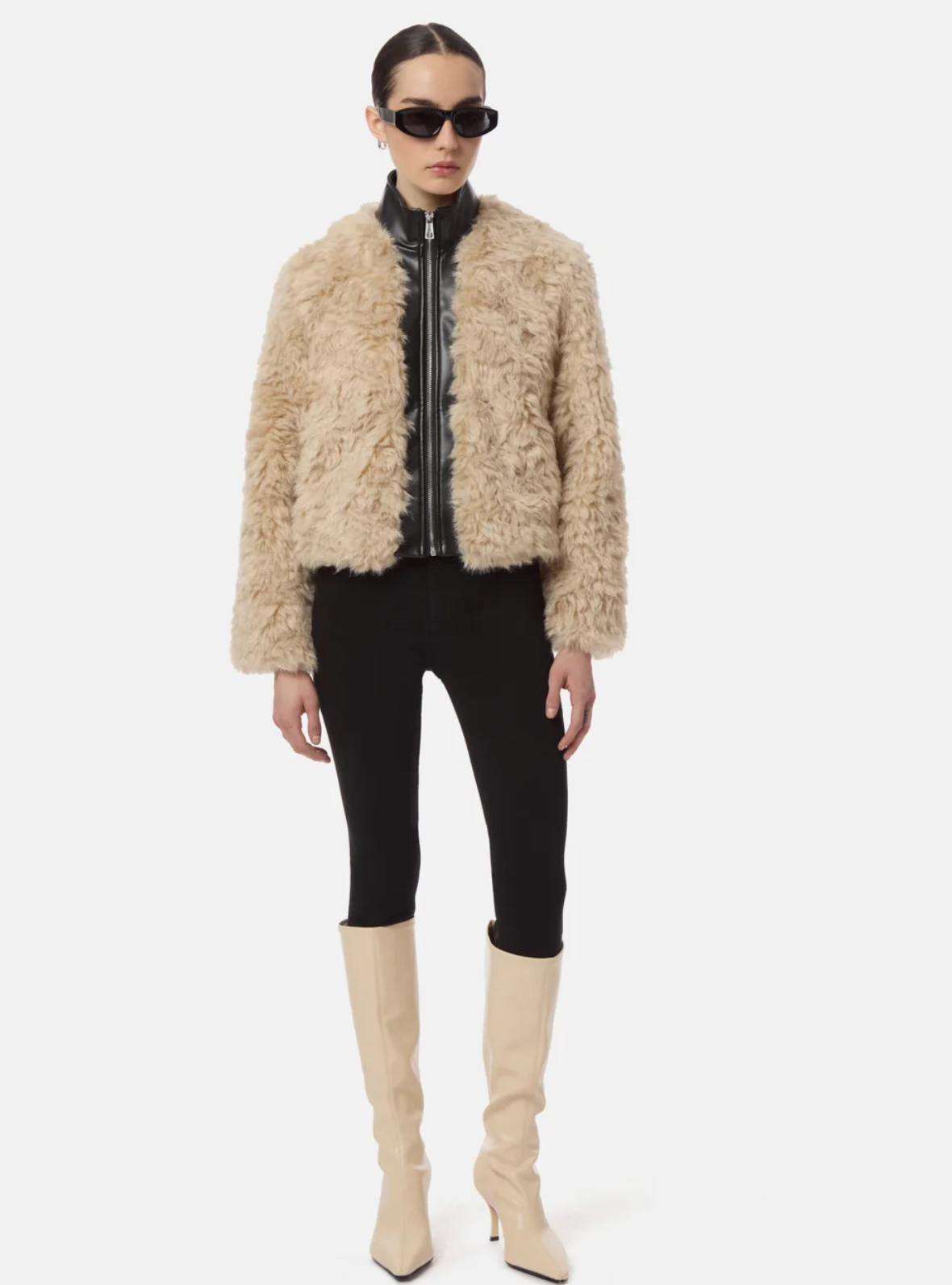 Model in Apparis Lillet Sherpa Bomber 