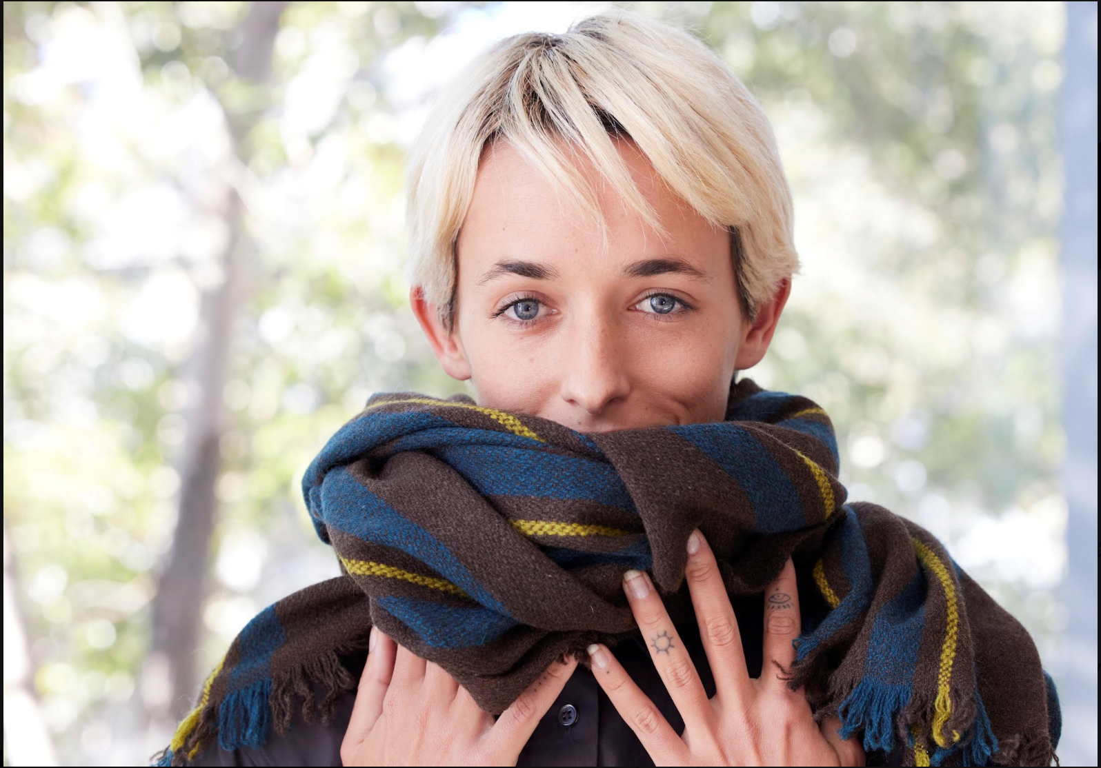 Model in Cosi Textiles Gorkha 100% Yak Wool Scarf 