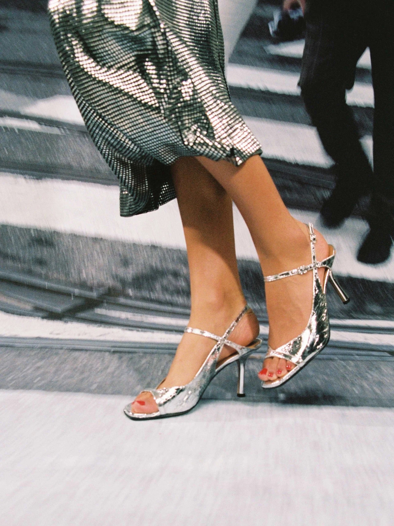 NOMASEI SILVER METALLIC OPEN TOE PUMP