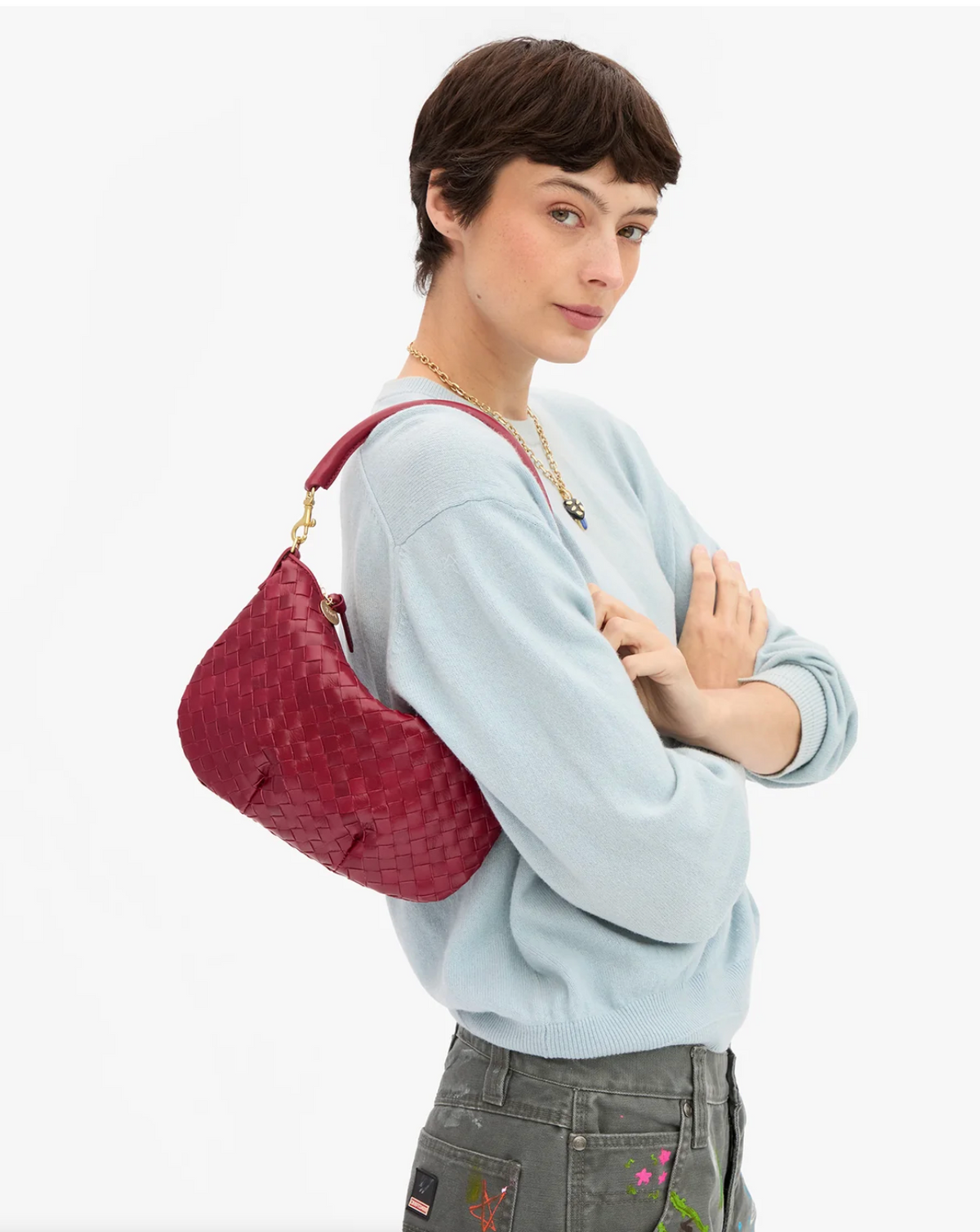 del Wearing Garnet_Diagonal_Woven_as a shoulder bag 